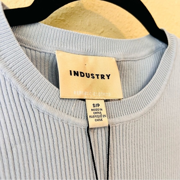 INDUSTRY Ribbed Ruffle Sleeve Tank Small NWT - Picture 5 of 8